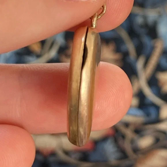 Antique 1930s Bliss Bros 10K Gold-Filled Engraved Floral Heart Locket - Picture 8 of 10